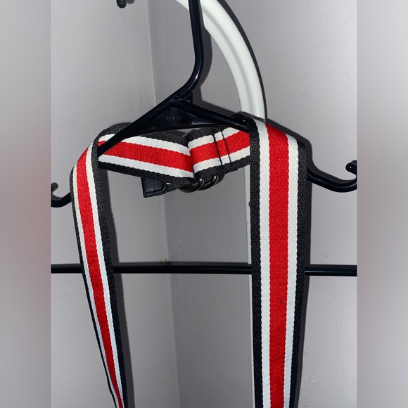 Garage - Picture 4 of 9